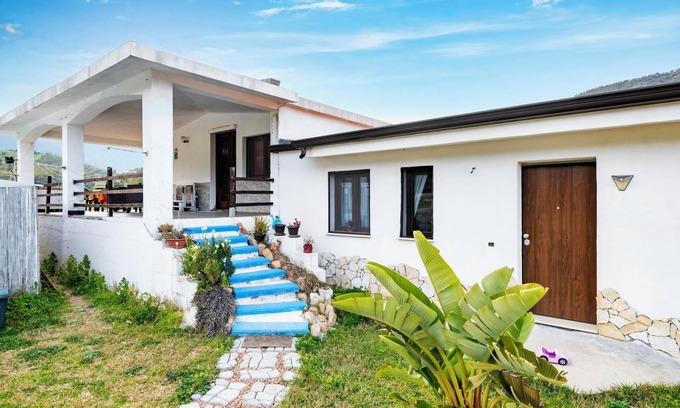Cardedu House | Holiday Home 'Casa I Ginepri' with Mountain View, Garden & Wi-Fi