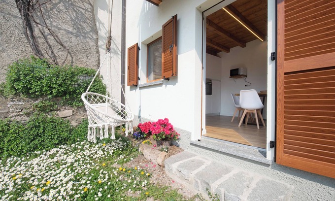 Erve House | Holiday Home 'Casa Il Butto' with Mountain View, Shared Garden and Balcony