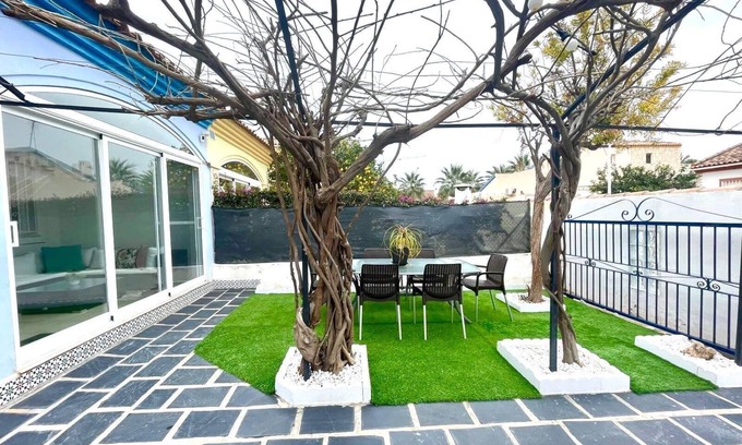 Vergel House | Holiday Home 'Casa Marítima' with Private Terrace, Wi-Fi and Air Conditioning
