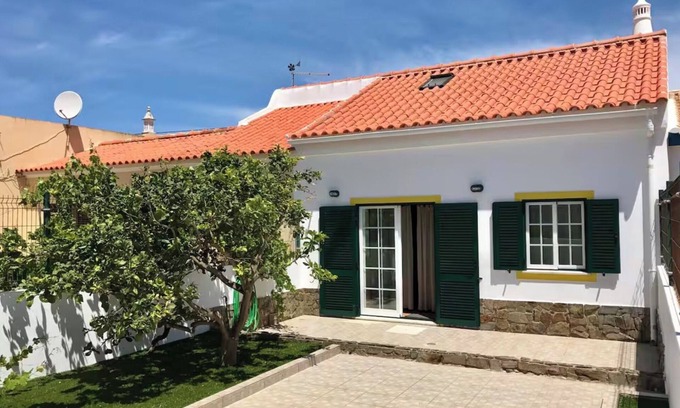 Sagres House | Holiday Home 'Casa Sagres' with Private Terrace, Private Garden and Wi-Fi