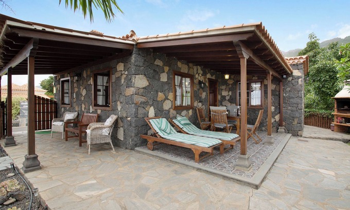 Arecida House | Holiday Home 'Casa Rural Arecida' with Sea View, Wi-Fi and Air Conditioning