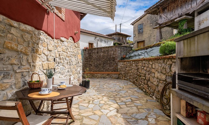 Tornon House | Holiday Home 'Casa Rural Adrimar' with Mountain View, Wi-Fi and Air Conditioning