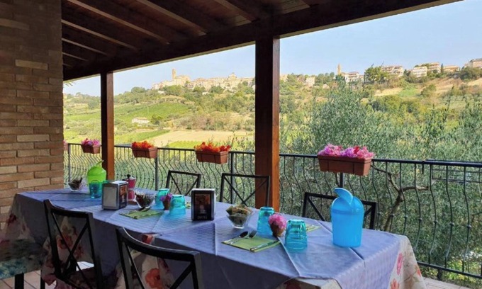 Campofilone House | Holiday Home 'Casa Vacanze Landandsea' with Private Terrace, Wi-Fi and Air Conditioning