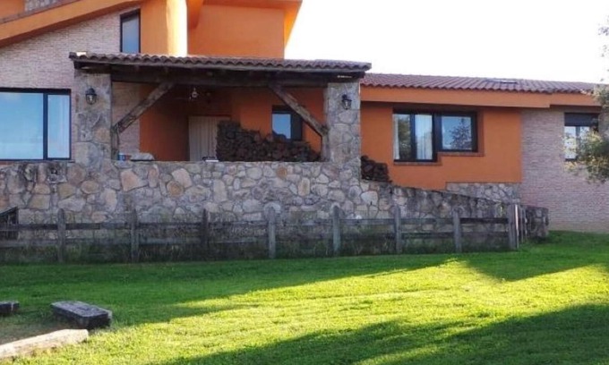 Pedrezuela House | Holiday Home 'Casa Vargas' with Mountain View, Private Pool and Wi-Fi