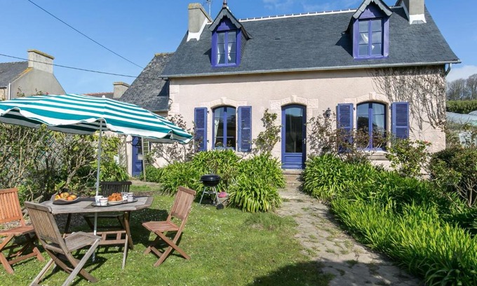 Saint-Pol-de-Leon House | Holiday Home Chez Nut et Léon by Interhome