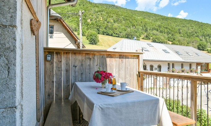 Aillon-le-Jerune House | Holiday Home 'Ciméléon Haut' with Mountain View, Private Garden and Wi-Fi