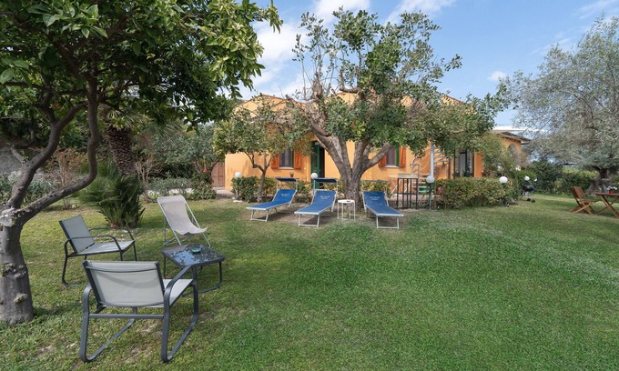 Avola House | Holiday Home 'Ciumara West' with Private Terrace, Wi-Fi and Air Conditioning
