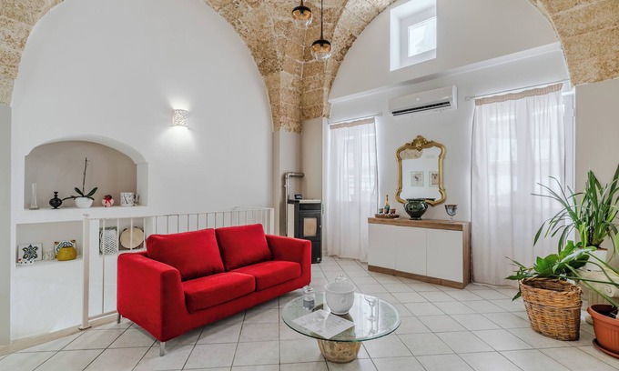 Casarano House | Holiday Home 'Civico4 Luxuryholidays' with Private Terrace, Wi-Fi and Air Conditioning