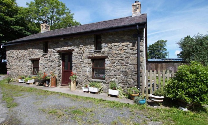 Llanon House | Holiday Home Clydfan by Interhome