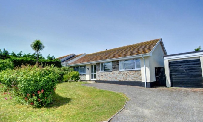 Constantine Bay House | Holiday Home Crescent by Interhome