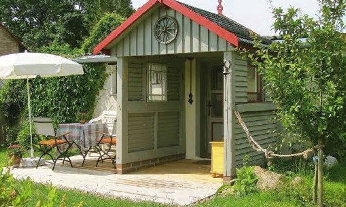 Klockenhagen House | Holiday Home 'Charlottes Landlust' with Private Terrace, Private Garden