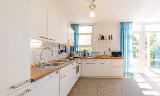 Trent House | Holiday home on the Baltic Sea, near the beach, sauna, whirlpool and barbecue hut