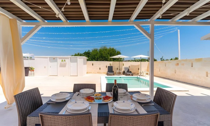 Torre Ovo House | Holiday Home 'Dilauro Con Piscina 2' with Shared Pool, Shared Terrace and Air Conditioning