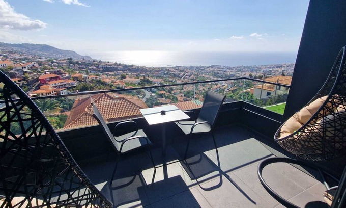 Sao Roque House | Holiday Home 'Dream View' with Sea View, Private Terrace and Wi-Fi