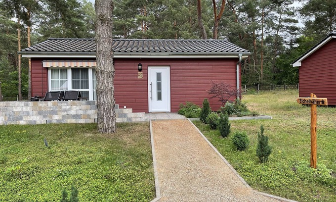 Wunsdorf House | Holiday Home 'Eichelhäher' with Private Terrace, Private Garden and Wi-Fi