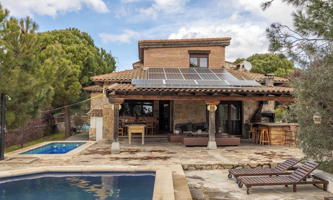 El Berrueco House | Holiday Home 'El Berrueco' with Mountain View, Private Pool and Wi-Fi