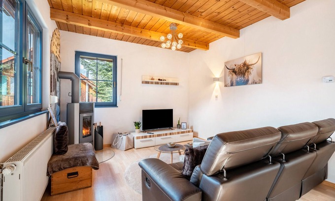 Hornberg House | Holiday Home 'Elisabeth' with Mountain View, Private Garden and Wi-Fi