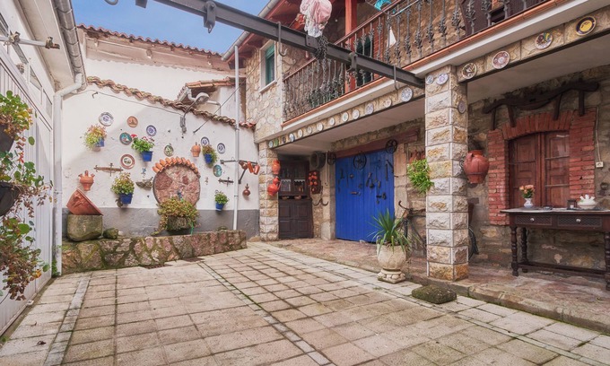 La Pola de Gordon House | Holiday Home 'El Corredor 1' with Private Terrace, Private Garden and Wi-Fi