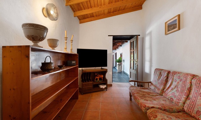 Alajero House | Holiday Home 'Fagundo' with Mountain View, Private Terrace and Wi-Fi