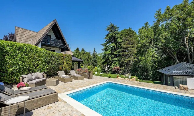 Gornji Kneginec House | Holiday Home Frieden - Three Bedroom Holiday Home with Swimming Pool
