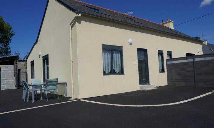 Morieux House | Holiday Home 'Gite 1 L Logis Des Grenouilles' with Private Terrace and Wi-Fi