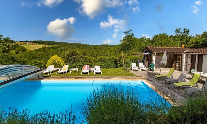 Montcabrier House | Holiday Home "Gite à Basile" with Pool & Wi-Fi