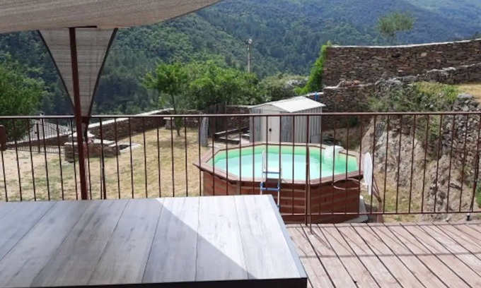 Malbosc House | Holiday Home 'Gite Des Retrouvailles' with Private Garden and Wi-Fi