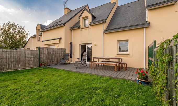 Riantec House | Holiday Home 'Gite Riantec - Maison Bord De Mer' with Terrace, Garden and Wi-Fi
