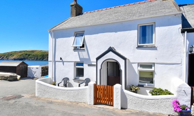 Aberdaron House | Holiday Home Glandon by Interhome