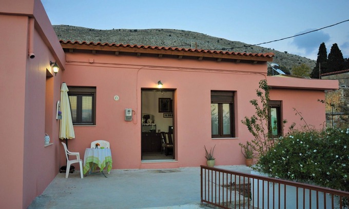 Apostoli House | Holiday Home 'House For Rent In Apostolous' with Mountain View, Private Garden and Wi-Fi