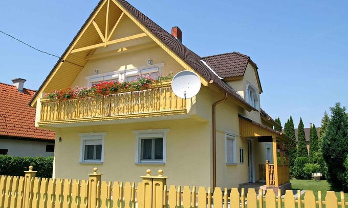 Balatonmariafurdo House | Holiday home close to the city center