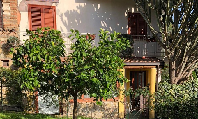 Caprioli House | Holiday Home 'Il Vicolo Casa Vacanze - Glicine' with Sea View, Wi-Fi and Air Conditioning