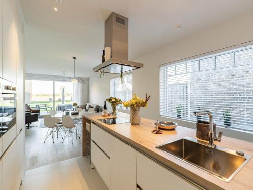 Aardenburg House | Holiday Home in Aardenburg near Sint-Baafskerk, cleaning included