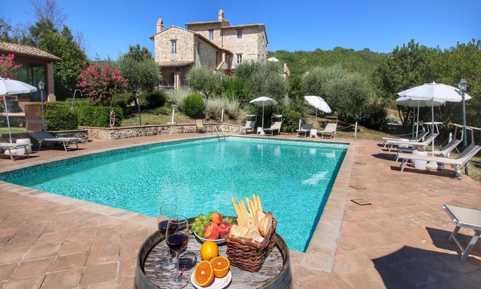 Assisi House | Holiday Home in Assisi with Pool