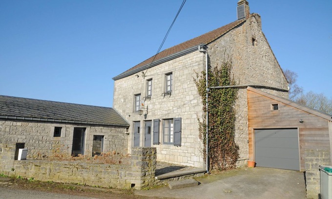 Borlon House | Holiday Home in Borlon with Heated Pool