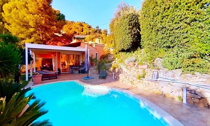 Carqueiranne House | Holiday Home in Carqueiranne by the Sea