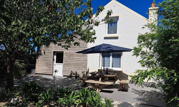 Cleder House | Holiday Home in Cléder near Les Amiets Beach
