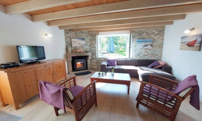 Cleder House | Holiday Home in Cléder near Amiets Beach