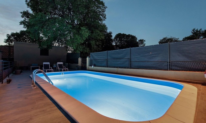Drnis House | Holiday Home in Drniš with Pool & Etnoland