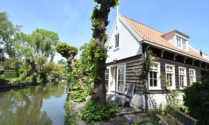 Edam House | Holiday Home in Edam by the Water