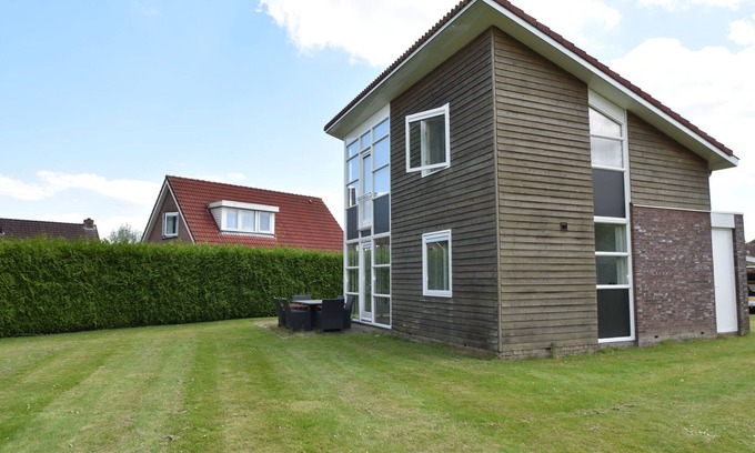 Zeewolde House | Holiday Home in Flevoland with Pool