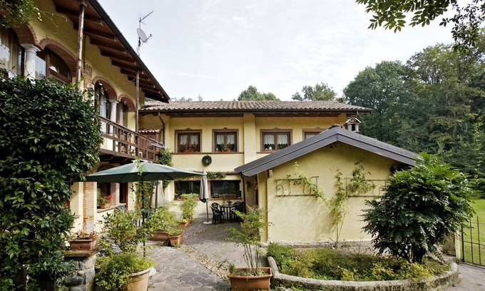 Rancio Valcuvia Apartment | Holiday home in a former mill from the 18th century. With 10 000 m² of land and pool