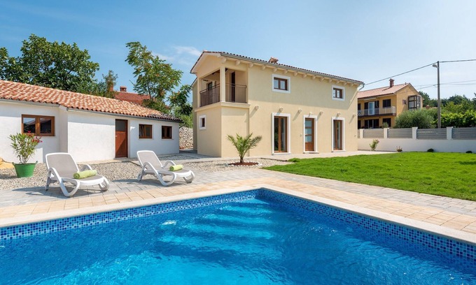 Kapelica House | Holiday home in Labin with private pool