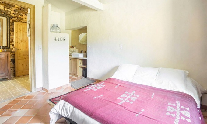 Mazeyrolles House | Holiday Home in Mazeyrolles with Garden