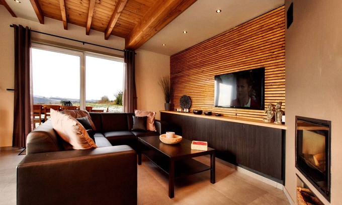 Nadrin House | Holiday Home in Nadrin Filly with Garden