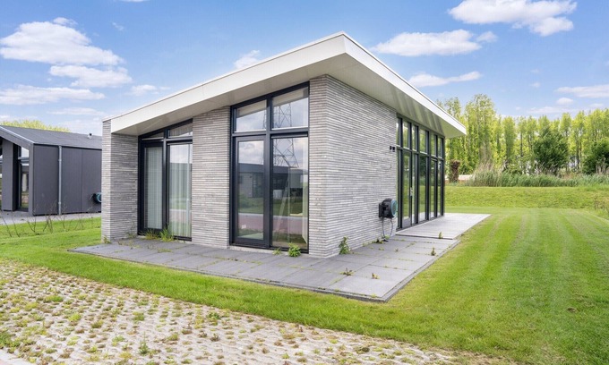 Leiderdorp House | Holiday Home in Oud Ade near Kaag Lakes