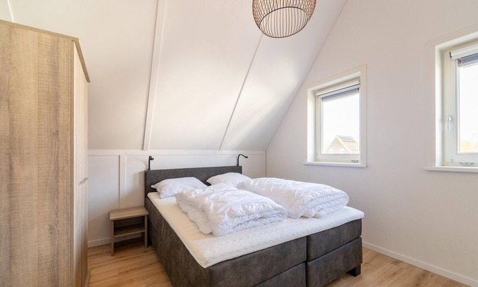 Scherpenisse House | Holiday Home in Scherpenisse near Oosterschelde