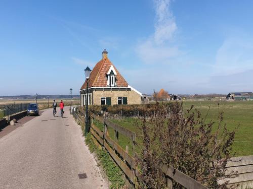 Den Hoorn House | Holiday Home in Texel near Sandy Beaches
