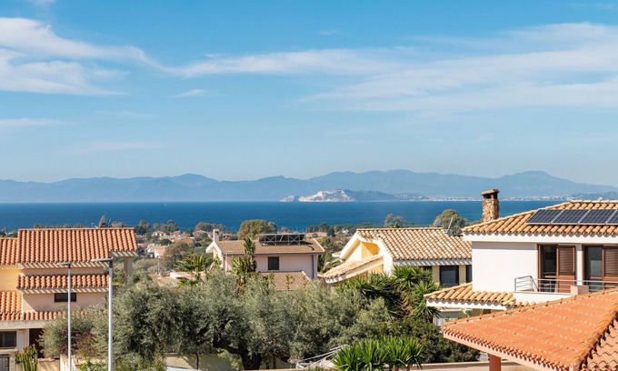 Capitana House | Holiday Home "Villetta Capitana Vista Mare" with Garden & Wi-Fi