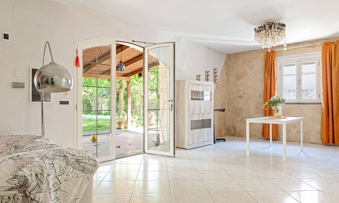 San Martino a Ulmiano House | Holiday Home 'Villa Regno di Toscana' with Private Terrace and Balcony